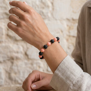 Bracciale con lava e corallo rosa