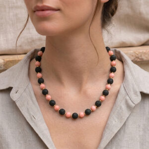 Collana con lava e corallo rosa naturale